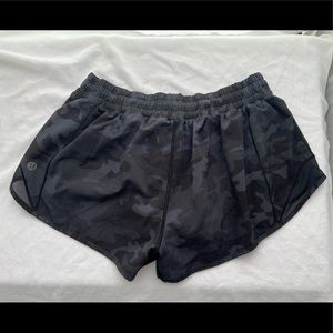 Lulumeon hotty hot low rise size 8